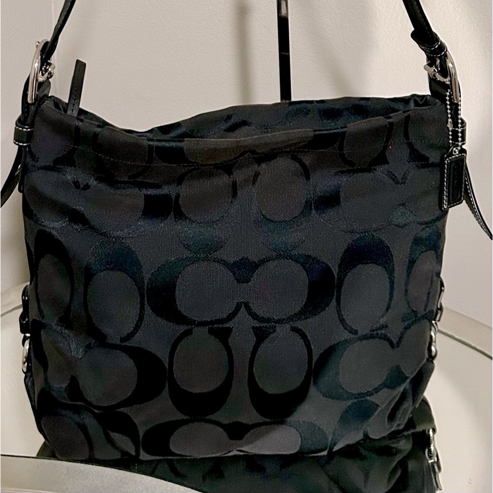 Gently Used COACH 24CM Signature Duffle F15067
